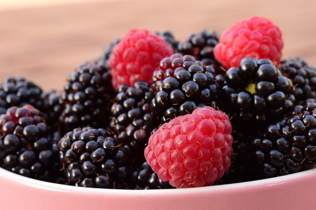 raspberries, blackberries, fruit-1550458.jpg